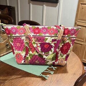 Vera Bradley Miller Bag in Hello Dahlia Pattern